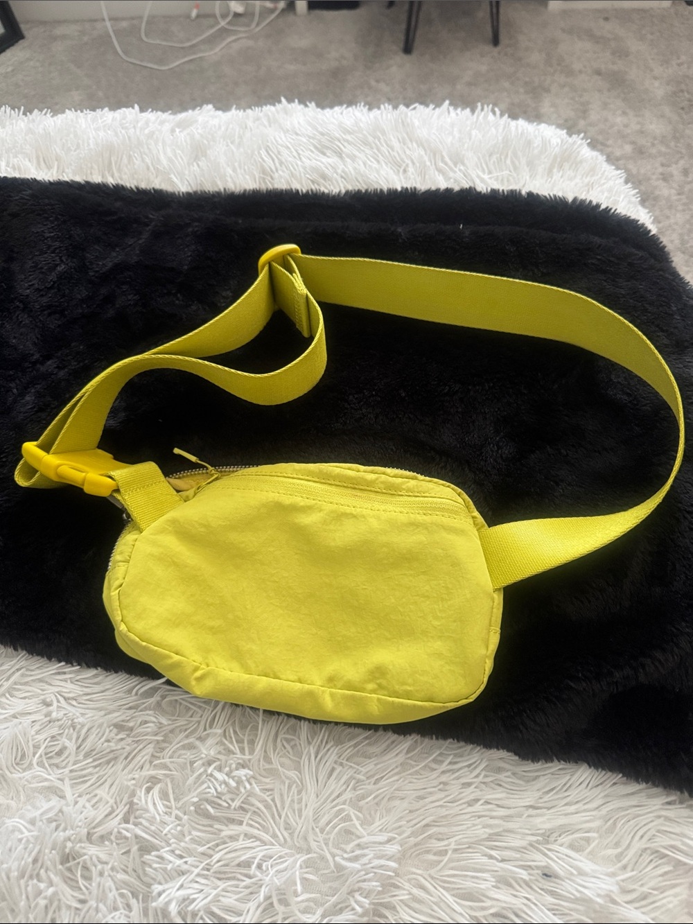 lululemon athletica Bright Yellow Crossbody Belt Bag - Picture 3 of 3